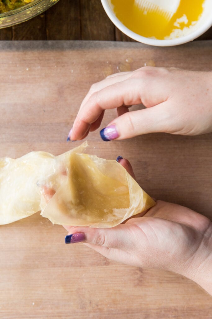 how to fold a samosa