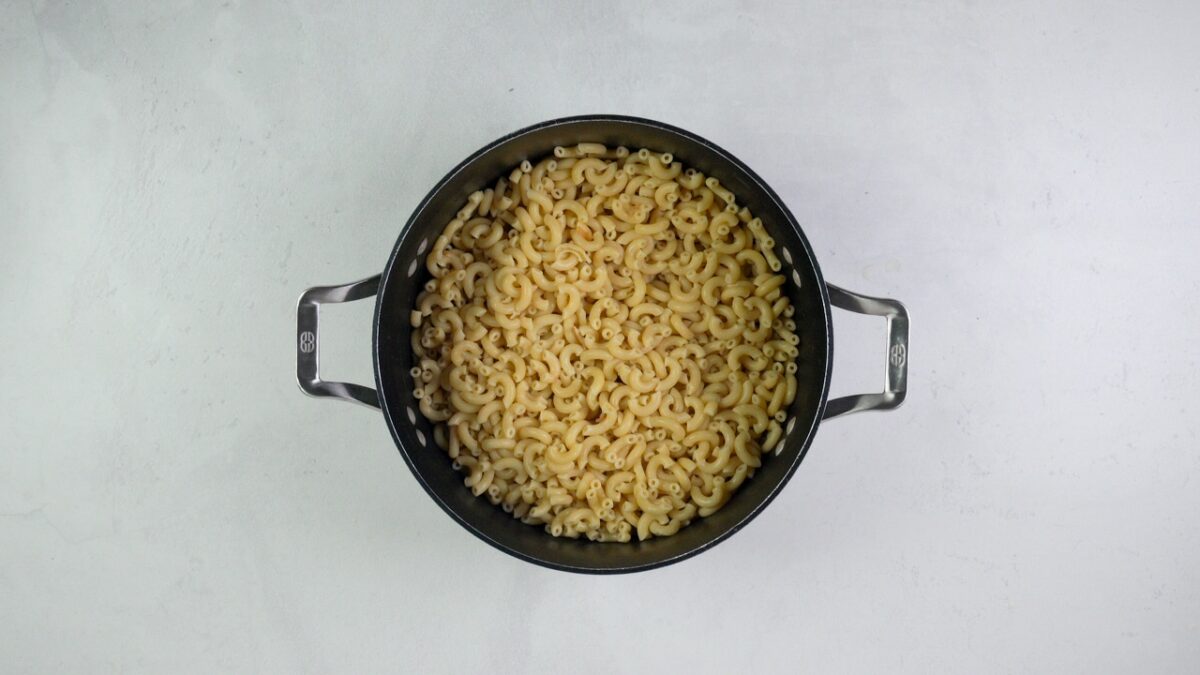 cooked macaroni in pot